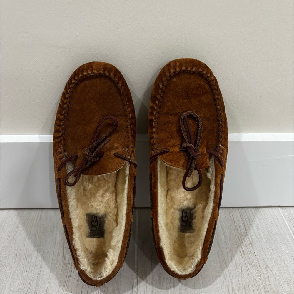 UGG women’s 11 moccasin slippers